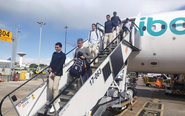 La Real, en un viaje de esta temporada. / MIKEL RECALDE