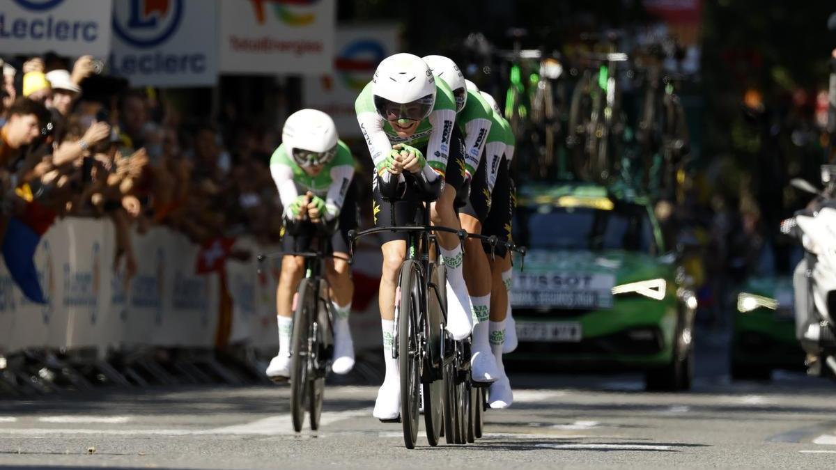 Los ciclistas del Caja Rural, durante la contrarreloj.