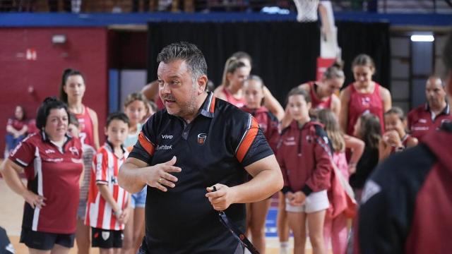 Lucas Fernández ha puesto fin a su exitoso paso por Gernika. / JOSÉ MARI MARTIÍNEZ