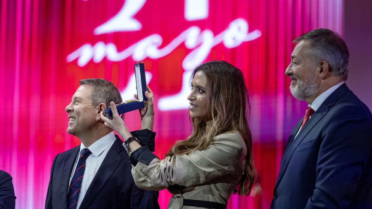 La periodista Sara Carbonero recibe la Medalla de Oro de C-LM.