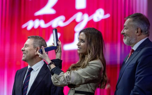 La periodista Sara Carbonero recibe la Medalla de Oro de C-LM.