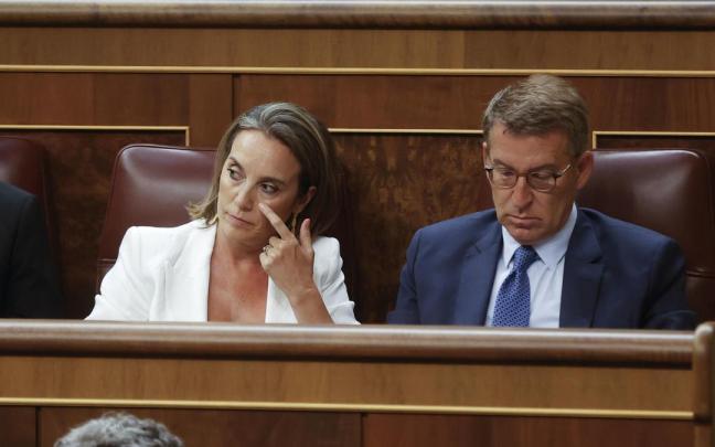 La secretaria general del PP, Cuca Gamarra, y el líder de la formación, Alberto Núñez Feijóo.