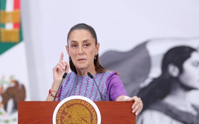 La presidenta de México, Claudia Sheinbaum, habla durante su rueda de prensa este jueves en el Palacio Nacional de la Ciudad de México.