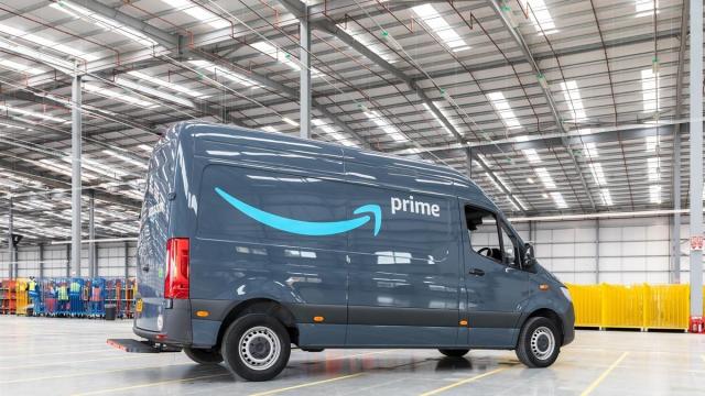 Furgoneta de reparto de Amazon.