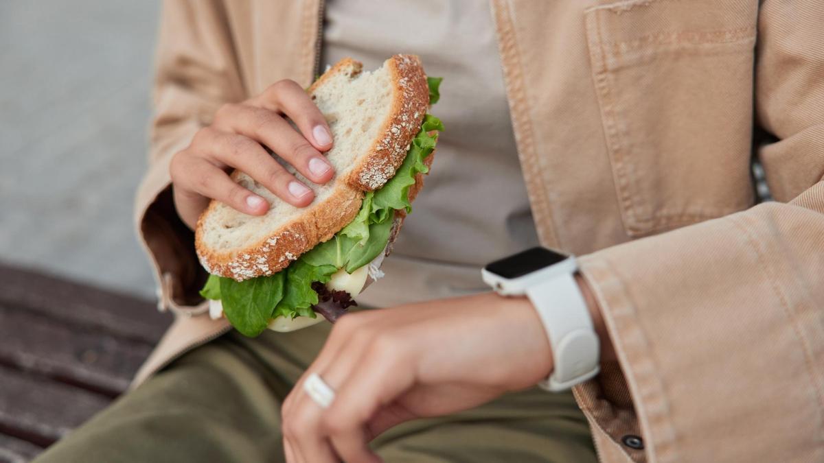Sandwich dressing, la nueva tendencia de moda de hoy en día.