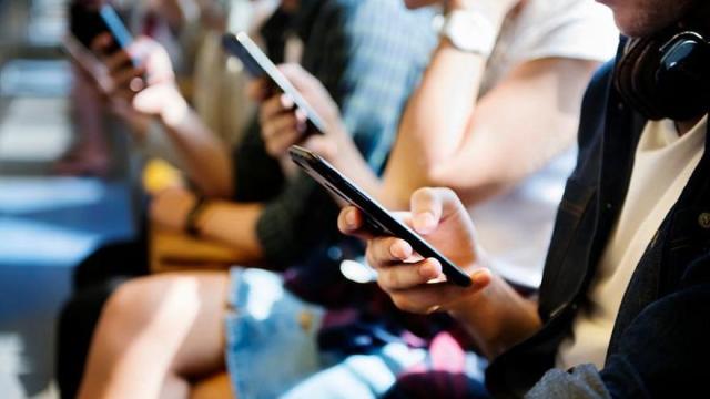 Las redes sociales están diseñadas para llamar nuestra atención y engancharnos a ellas.