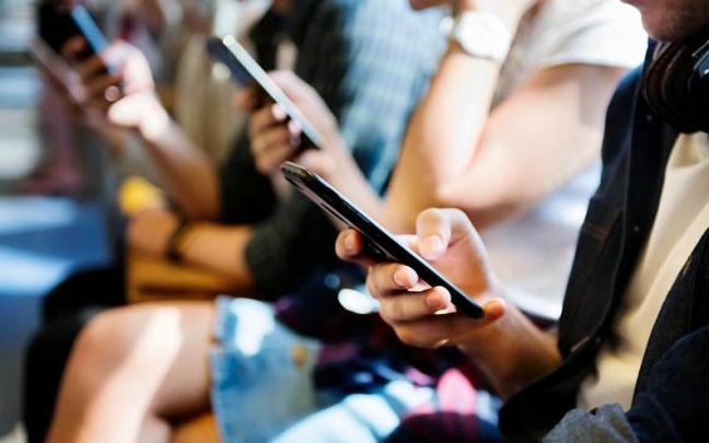 Las redes sociales están diseñadas para llamar nuestra atención y engancharnos a ellas.