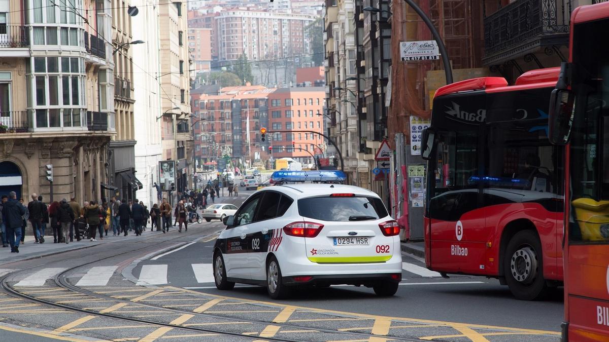 Circulación en el centro de la capital vizcaina.