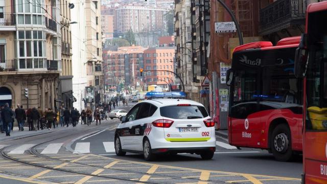 Circulación en el centro de la capital vizcaina.