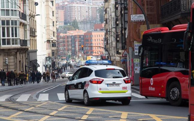 Circulación en el centro de la capital vizcaina.