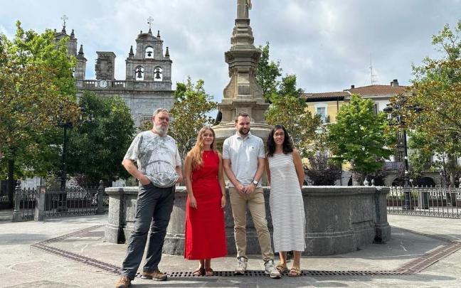 El alcalde de Orduña, Iker Santocildes, con el resto del equipo de gobierno