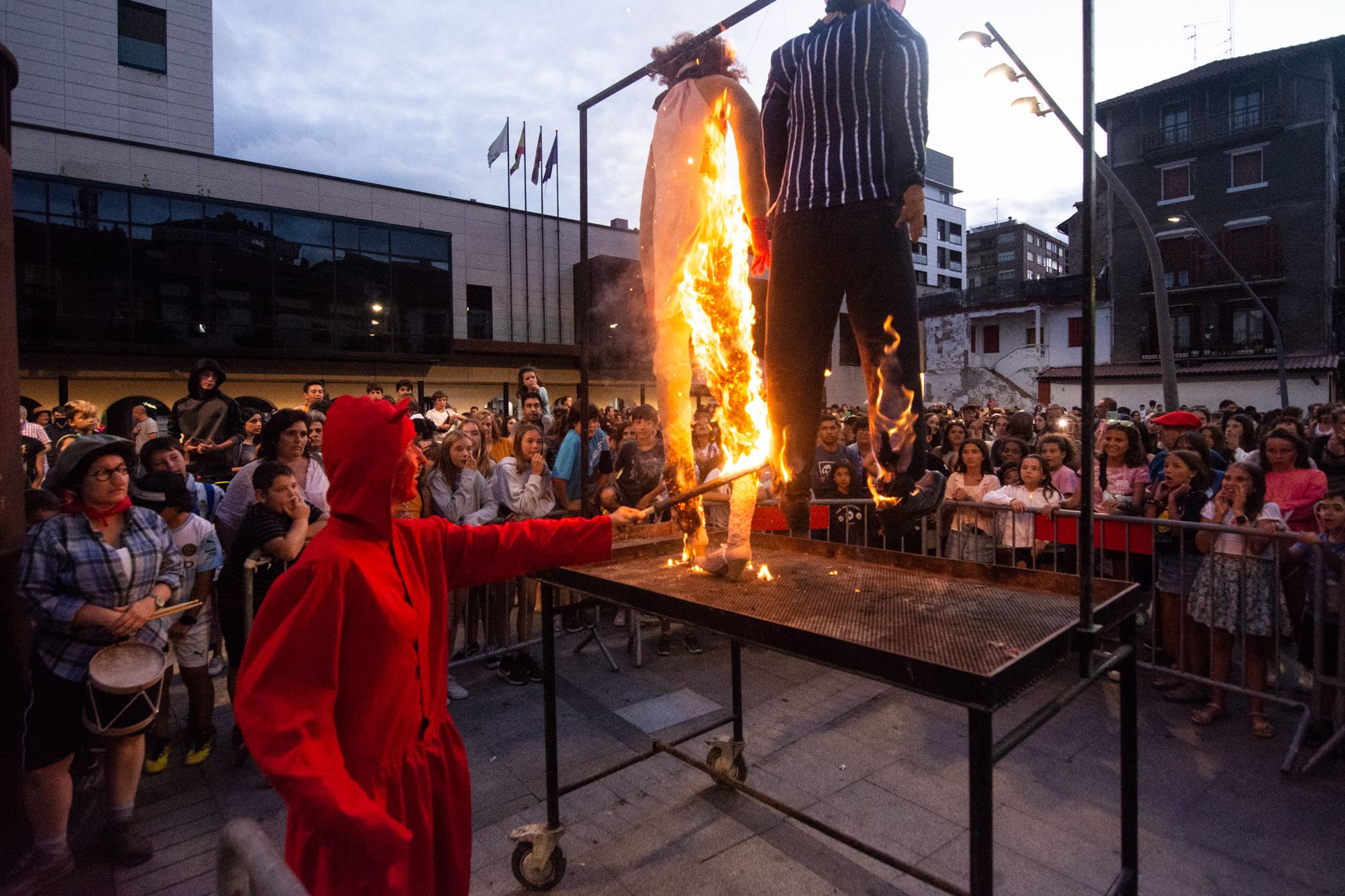 Bi panpinen erreketa