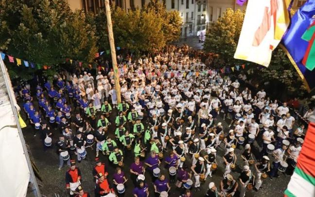 A su llegada a la Plaza, ambas comitivas se juntarán para protagonizar el alarde final. / N.G. A su llegada a la Plaza, ambas comitivas se juntarán para protagonizar el alarde final.