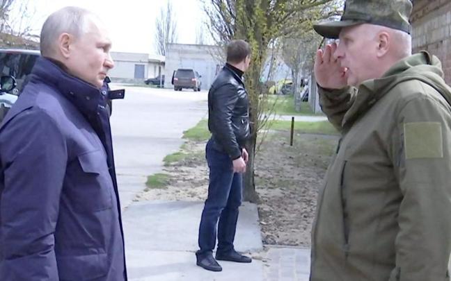 Vladímir Putin durante su visita al cuartel general de Dniepr. Vladímir Putin durante su visita al cuartel general de Dniepr.