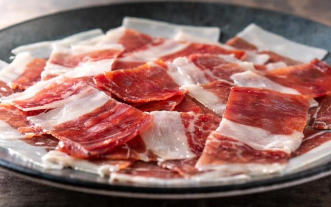 Un plato de jamón que no va poder viajar al Reino Unido.