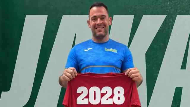 Erik Jaka prolonga su contrato.