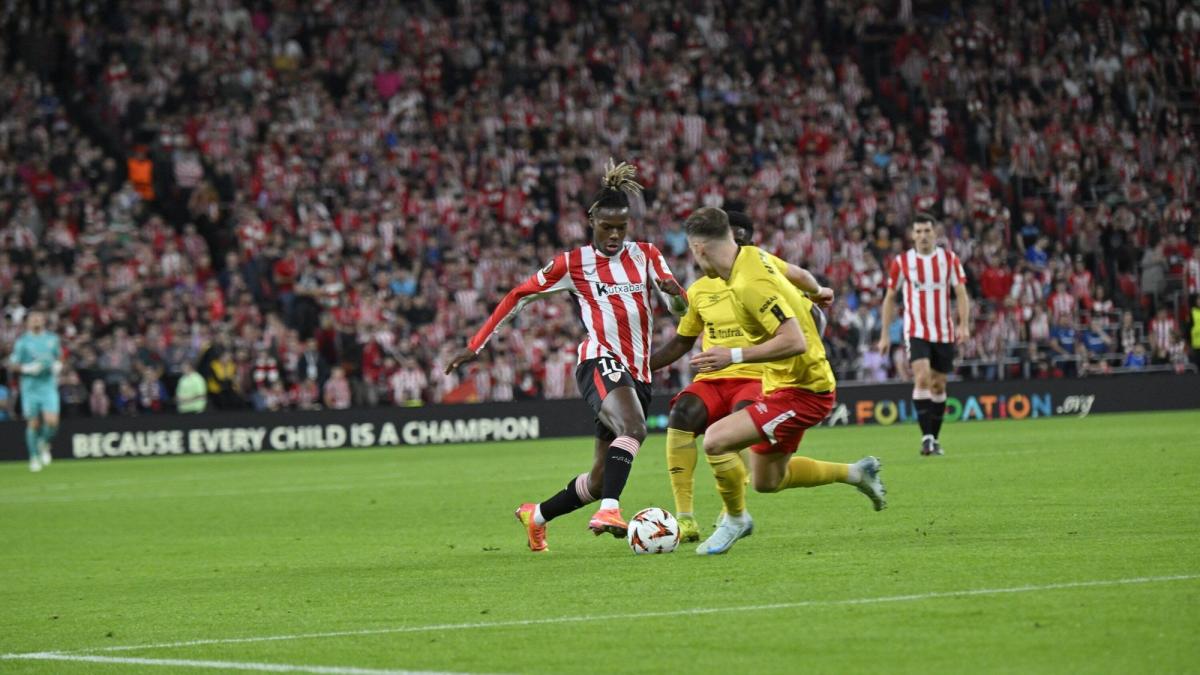 Nico Williams en acción durante el último partido europeo del Athletic, contra el Elfsborg sueco. / OSKAR GONZÁLEZ