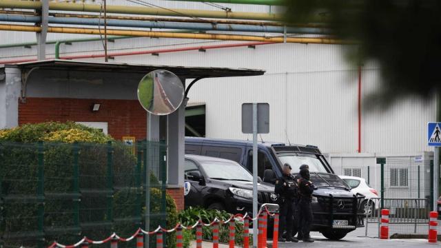 Imagen del registro policial en la sede de Sidenor en Basauri.
