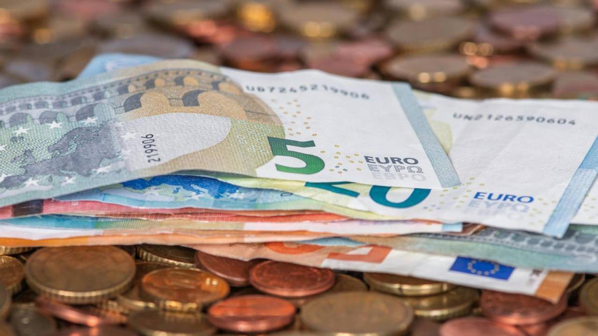 La cantidad de dinero que deberías tener en tu casa para sobrevivir a una