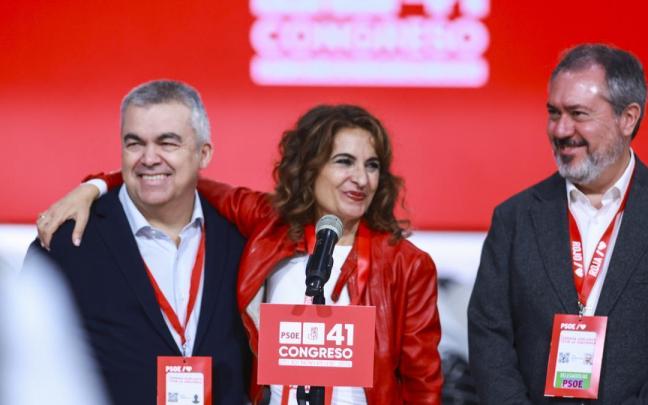 La vicesecretaria general del PSOE y vicepresidenta primera y ministra de Hacienda, María Jesús Montero, junto al secretario de Organización del PSOE, Santos Cerdán, durante la apertura del 41 Congreso Federal del PSOE.