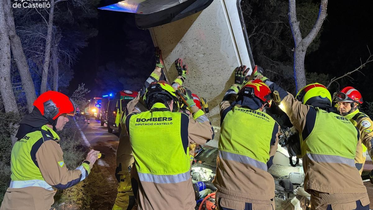 Intervención de los Bomberos de Castellón tras el accidente.