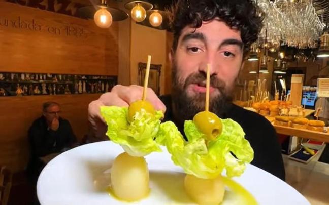 El Youtuber DeTapasConRufo probando el grillo de Bilbao