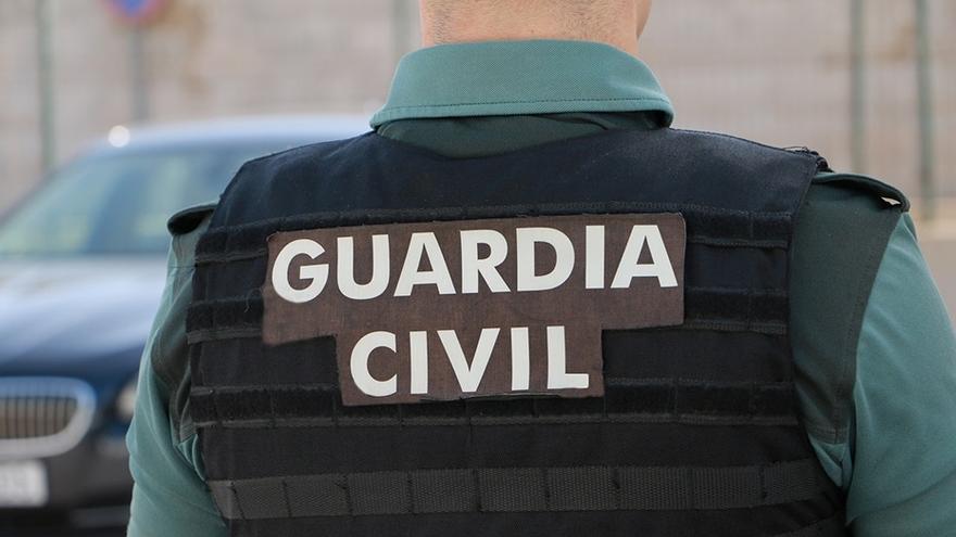 Un agente de la Guardia Civil, de espalda.
GUARDIA CIVIL
18/11/2022