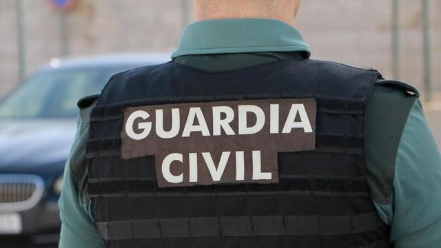 Un agente de la Guardia Civil, de espalda.
GUARDIA CIVIL
18/11/2022