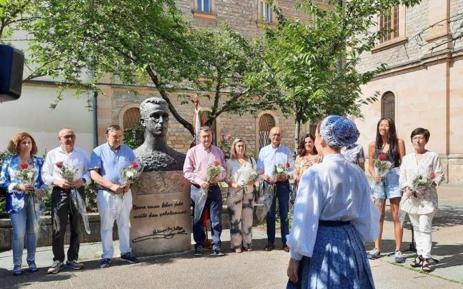 Acto de homenaje organizado por EAJ-PNV en Gasteiz a Estepan Urkiaga 'Lauaxeta'. EP