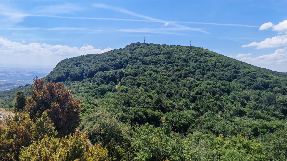 Al fondo Peña San León
