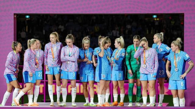 Las jugadoras inglesas tras la entrega de medallas. Las jugadoras inglesas tras la entrega de medallas.