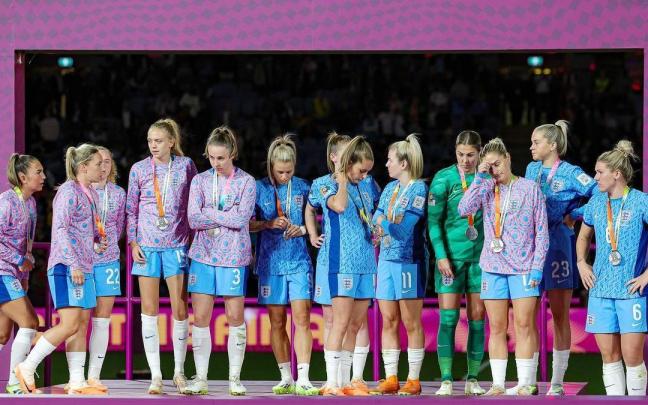 Las jugadoras inglesas tras la entrega de medallas.