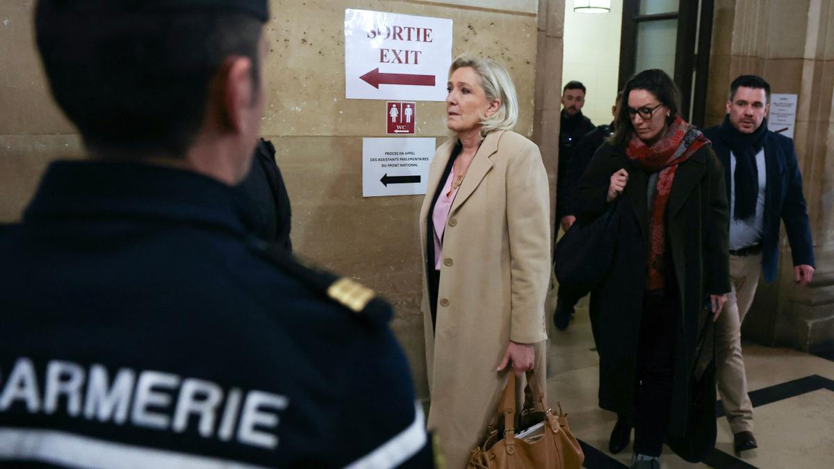 Marine Le Pen acude al juicio ante el Tribunal de Apelación de París.