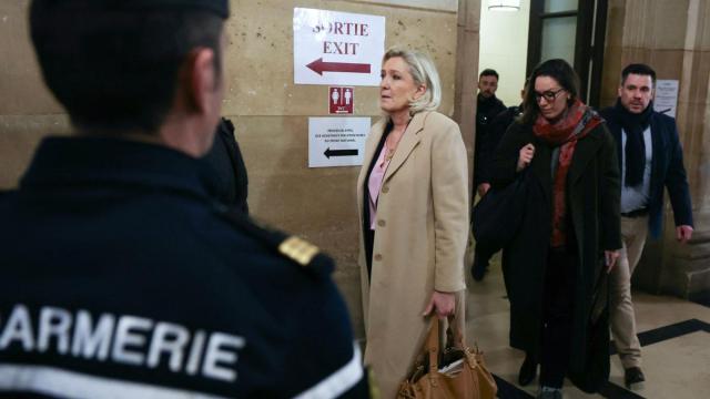 Marine Le Pen acude al juicio ante el Tribunal de Apelación de París.