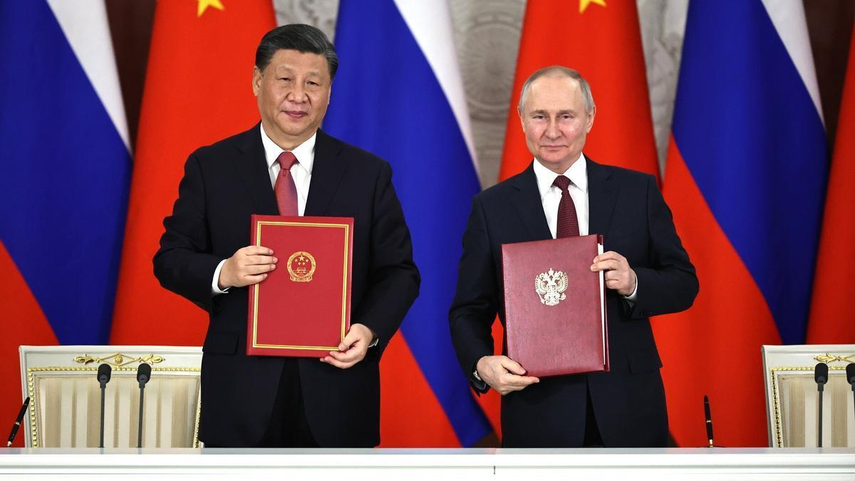 El presidente ruso, Vladímir Putin, con su homólogo chino, Xi Jinping.