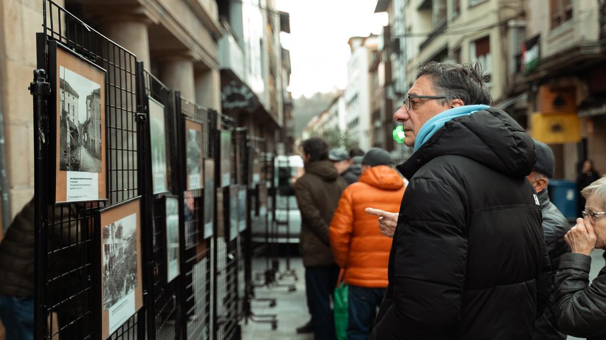 Exposición fotográfica sobre el centenario del mercado semanal de Beasain.