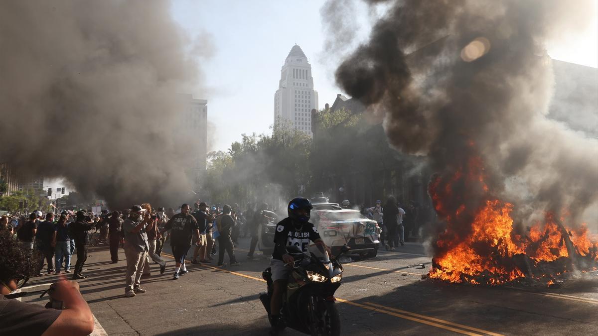 Las redadas contra migrantes desatan una ola de protestas en Los Ángeles
