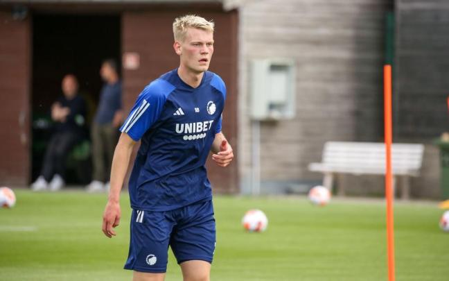 Orri Oskarsson, durante un entrenamiento con el Copenhague. FC COPENHAGUE