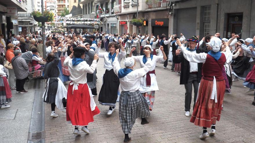 Larrain-dantzarekin emango zaio bukaera Eibarko aurteko Euskal jaiari igande arratsaldean.