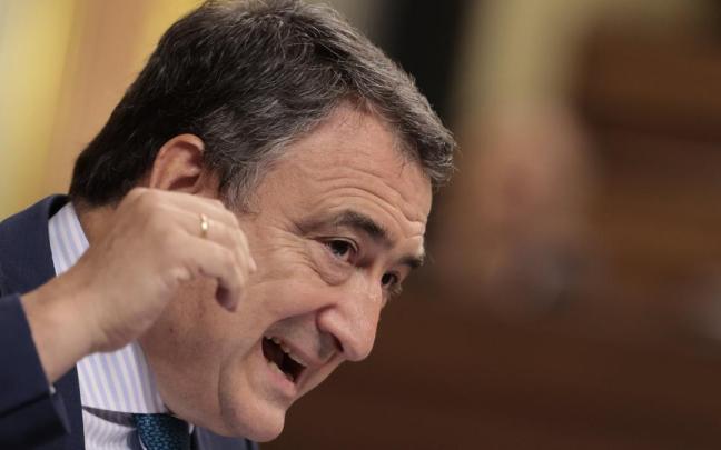 El portavoz del PNV en el Congreso, Aitor Esteban, en el debate de investidura de Alberto Núñez Feijóo