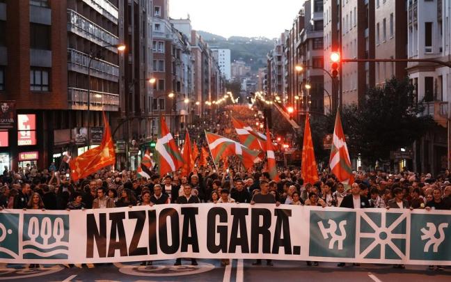 La manifestación convocada por EH Bildu en Bilbao, bajo el lema 'Nazioa Gara'.
