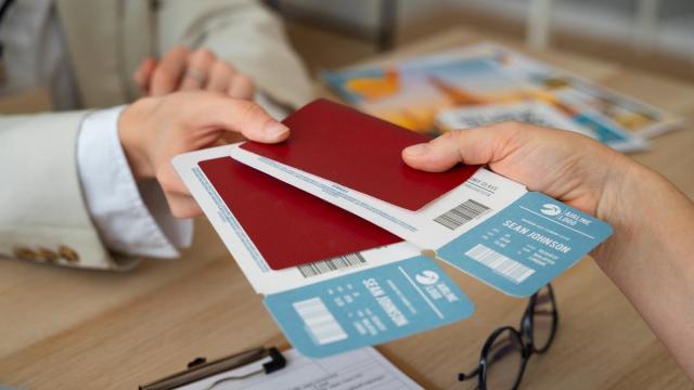 Control de documentación para abordar el avión.