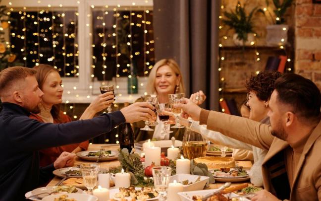 Imagen de una cena navideña
