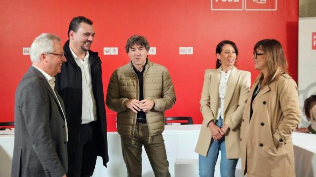 El secretario general del PSE-EE, Eneko Andueza, en la reunión con cargos municipales de Debagoiena y responsables forales de Gipuzkoa.