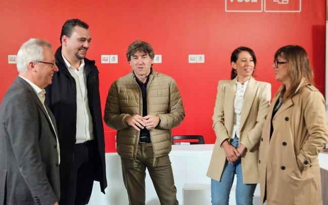 El secretario general del PSE-EE, Eneko Andueza, en la reunión con cargos municipales de Debagoiena y responsables forales de Gipuzkoa.