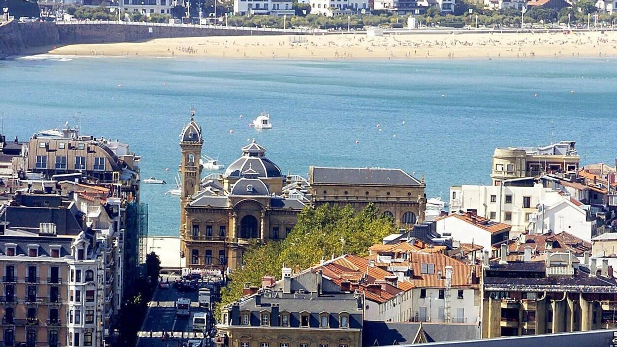 Vistas generales del barrio de Gros en Donostia.