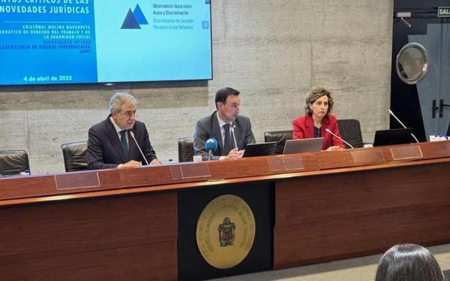 El vicelehendakari Mikel Torres interviene en la jornada del Observatorio Vasco sobre Acoso y Discriminación.