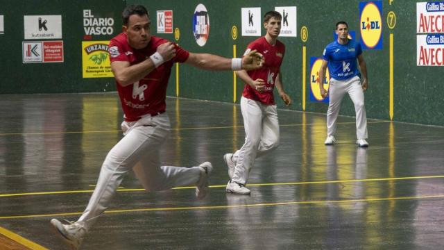 Jaka e Iztueta se miden a Zabala-Martija.