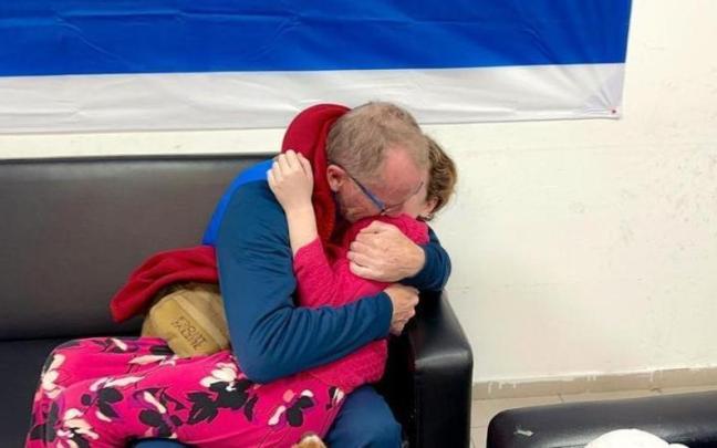 Hamás liberó este domingo a 17 rehenes: 14 israelíes y 3 tailandeses. Hamás liberó este domingo a 17 rehenes: 14 israelíes y 3 tailandeses.