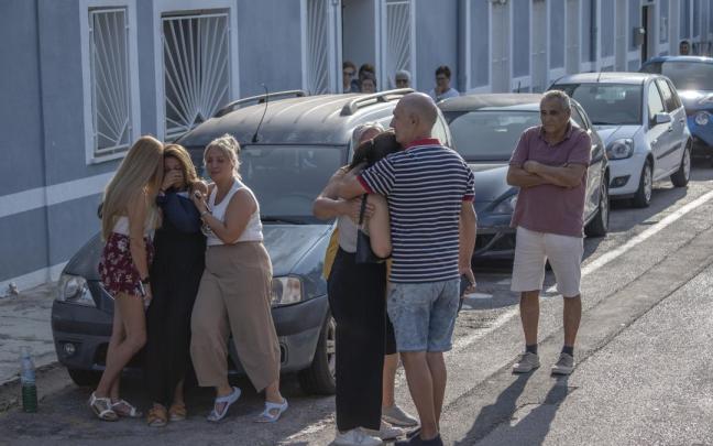 Familiares de la mujer asesinada a manos de su expareja en Alzira.